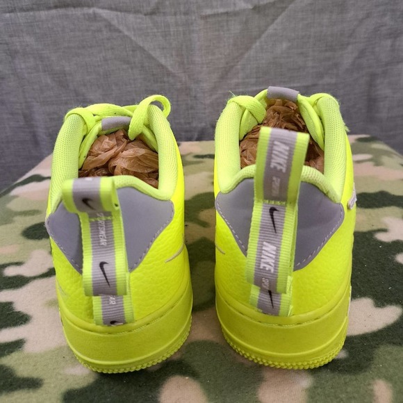 Nike Air Force 1 Low LV8 Utility Volt Yellow Grey AR1708-700 Women 7.5 - Picture 5 of 11